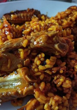 Una foto de Arroz de costilla y pollo