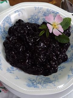 Una foto de Cerezas y arándanos a la canela y ron para postres y rellenos