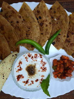 કાચા પપૈયા ના પરોઠા (kachha papaya na paratha recipe in Gujarati) રેસીપી મુખ્ય ફોટો