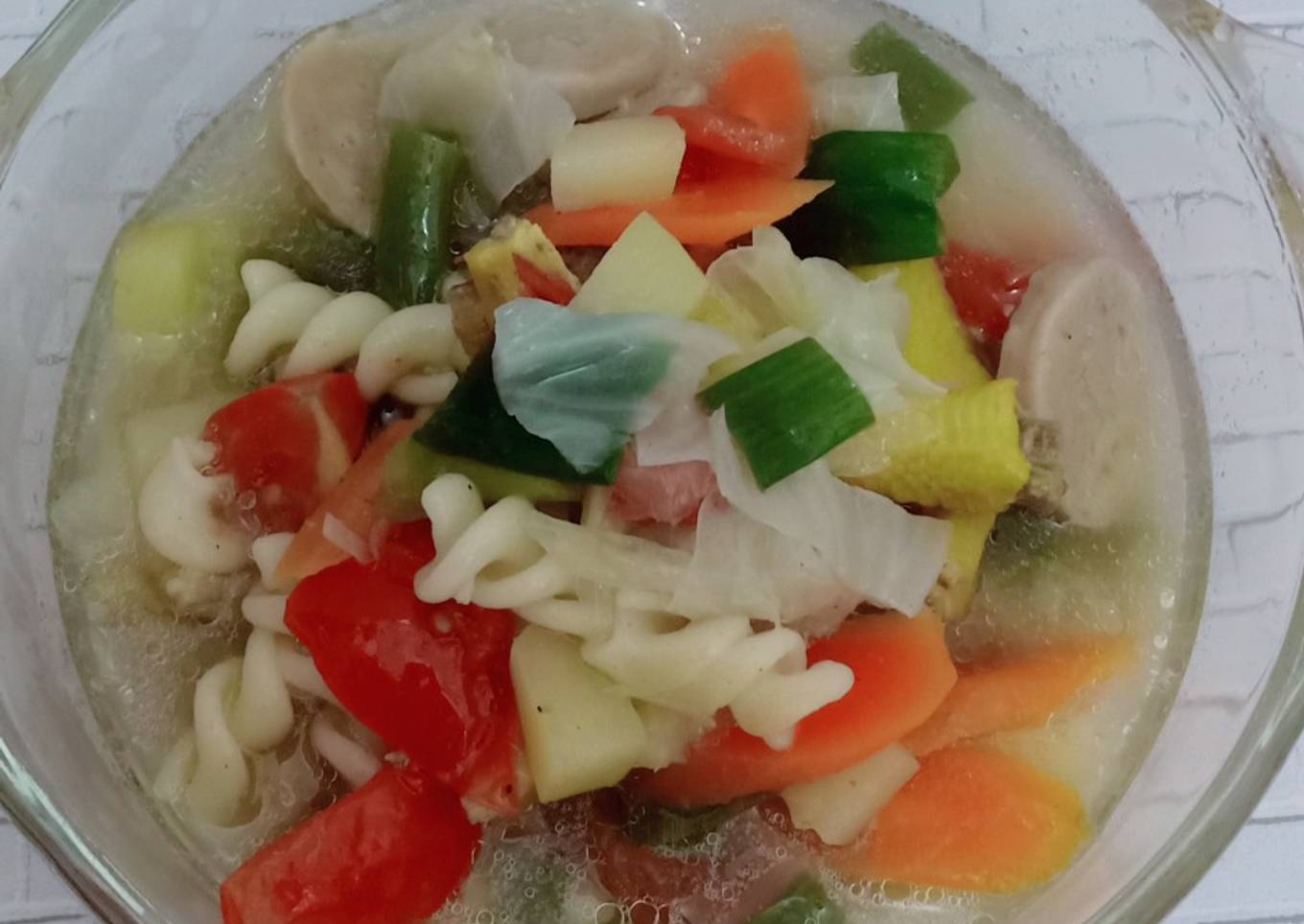 Sop ayam dengan bakso