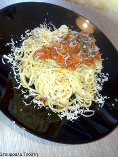Φωτογραφία της συνταγής Spaghetti με κόκκινη σάλτσα μπαχαρικών και μυρωδικών