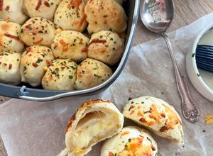Une photo de Pizza cheese bomb 💣 au four ou à l’air fryer
