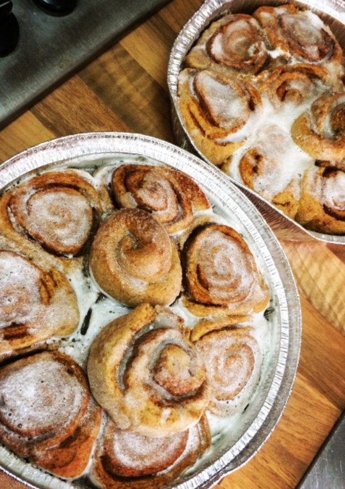 Una foto de Cinnamon rolls Veganos con harina integral de espelta