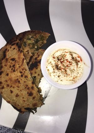 જુવાર નો ભરેલો રોટલો (Stuffed Jowar Rotla Recipe In Gujarati) રેસીપી મુખ્ય ફોટો