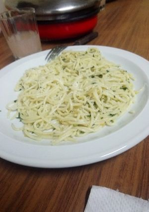 Una foto de Fideos con albahaca y nuez