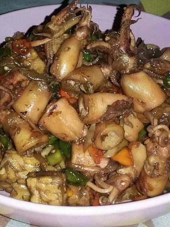 Cara Sederhana Menyiapkan Resep  Tumis cumi asin&amp;tempe kecap pedas yang Enak, Lezat