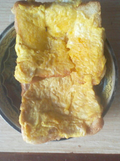 A picture of Egg sandwiched milk bread.