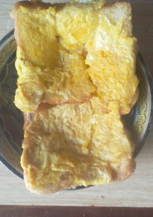 A picture of Egg sandwiched milk bread.