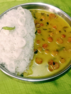 मंगोड़ी कढ़ी | Mangodi Kadhi/ Mangodi kadhi recipe in hindi) रेसिपी मुख्य फोटो