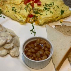 British breakfast platter🧀🥪 A picture of British breakfast platter🧀🥪.