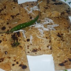 A picture of Mooli ke parathe.