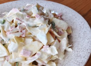 Hình của món Salad Rau Diếp Xoăn Trắng (Endive) Táo & Thịt Nguội.