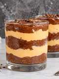 Postre sin horno de chocolate y avena con dulce de leche