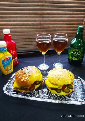 عکسی از دستور ساندویچ همبرگر خانگی 🍔