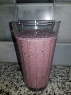Una foto de Licuado de arándanos frutillas y banana