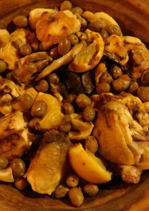 Une photo de Tajine de Poulet aux citrons confits et aux olives