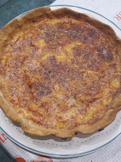 Una foto de Quiche de cebolla y puerros