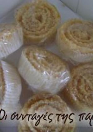 A picture of Cretan kserotigana (fried pastry strips) for weddings.