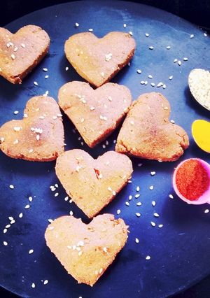 A picture of Bajre ka vada in heart shape(pearl millet flour).