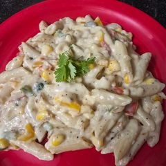 A picture of White sauce pasta.