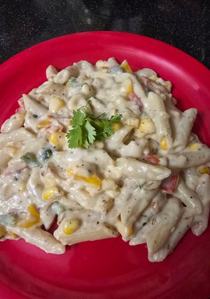 A picture of White sauce pasta.