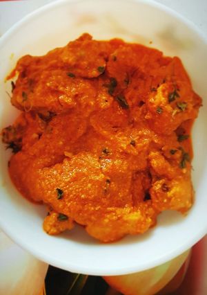 A picture of Badami chicken.