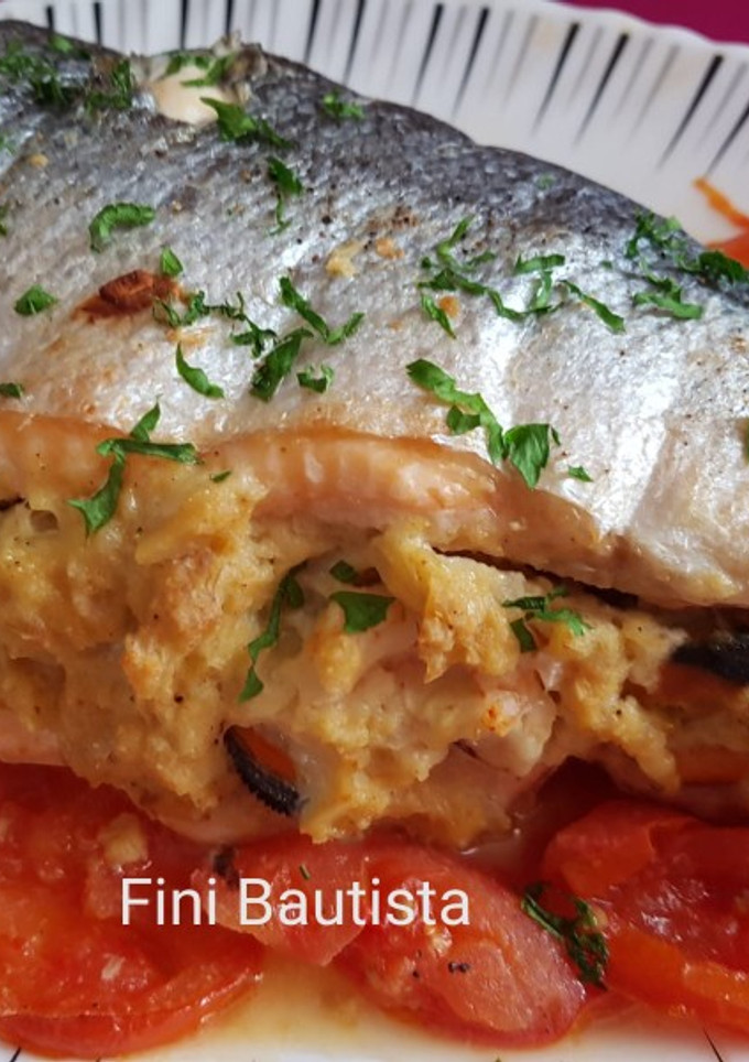Una foto de Salmón relleno de gamba y mejillón