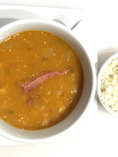 Una foto de Caldo de Habichuelas Blancas con Jamón en olla rápida