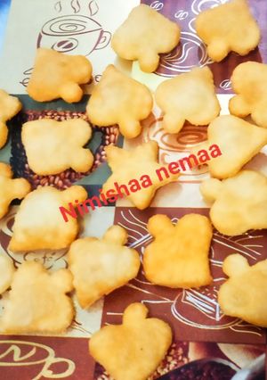 मठरी (mathri recipe in Hindi) रेसिपी मुख्य फोटो