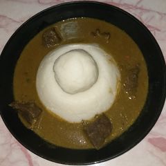 A picture of Tuwon Shinkafa in a pool of Miyan Kuka.
