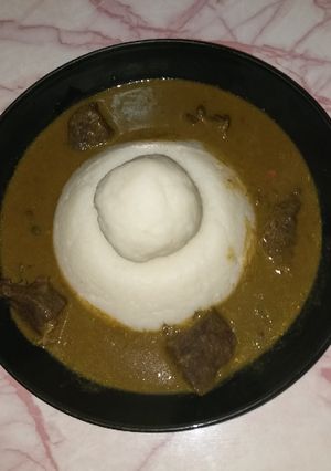 A picture of Tuwon Shinkafa in a pool of Miyan Kuka.
