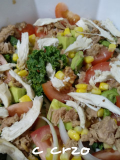 Una foto de Ensalada con pollo