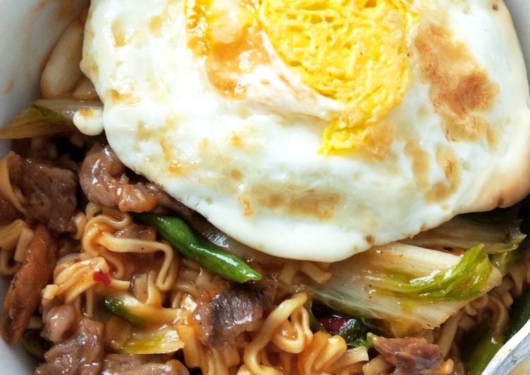 Cara Menyiapkan Mie tumis Atom, Enak