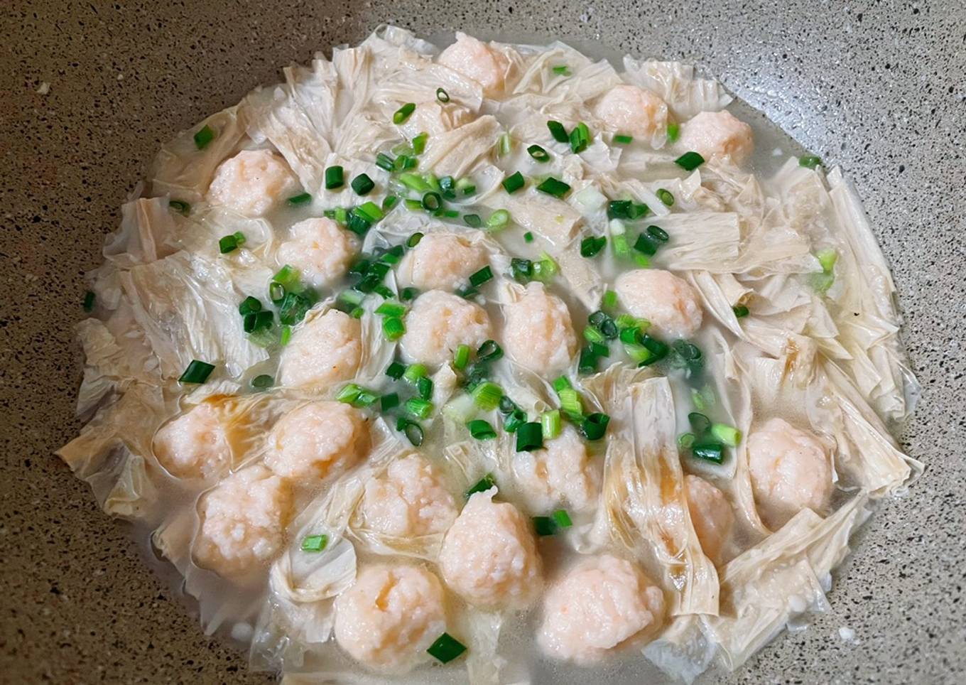 Sop Kembang tahu dengan bola udang