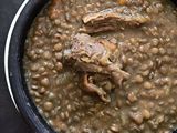 Guiso de lentejas con asado de tira