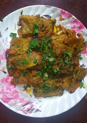 चमचमीत बेसन राेल करी रेसिपी चे मुख्य फोटो 