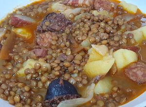 Una foto de Lentejas con chorizo y morcillo