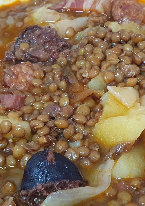 Una foto de Lentejas con chorizo y morcillo