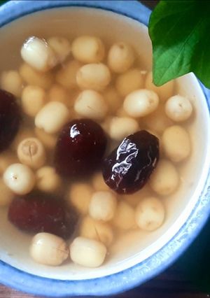 Hình của món Chè táo hạt sen đường phèn.