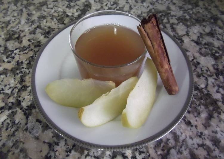 Infusión fría de manzana verde y canela