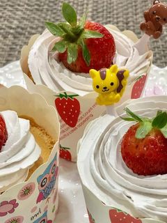 草莓優格杯子蛋糕 的食譜成品照片