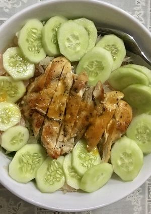 Hình của món Slad bưởi ức gà sốt cam.