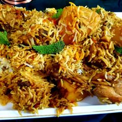 A picture of Chicken biryani.