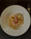 Tagliatelle with white sauce, ham