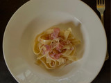 Tagliatelle with white sauce, ham