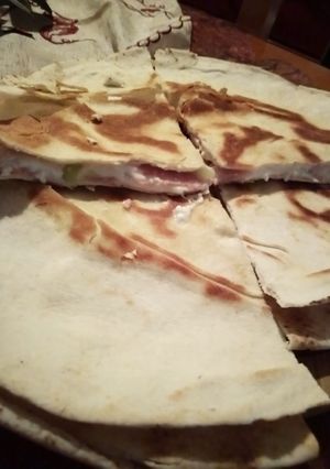 Φωτογραφία της συνταγής Αραβικές πίτες με φέτα και αλλαντικά