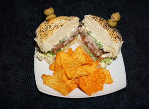 Una foto de SANDWICH DE ARROLLADO CON PASTA DE HUEVO DURO. JON STYLE