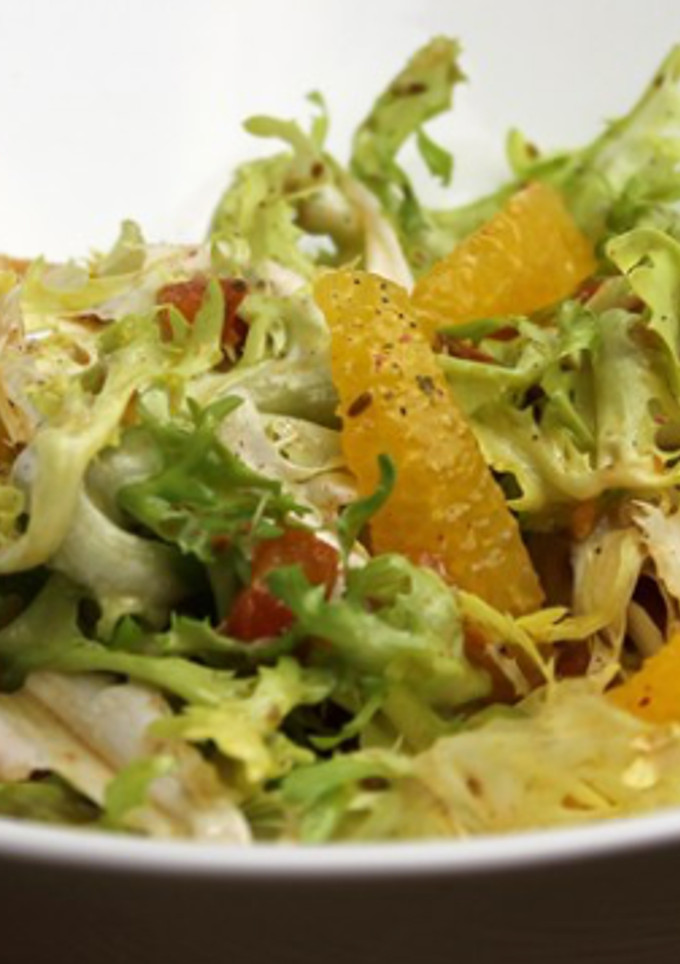 Una foto de Ensalada de escarola y naranja