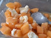 Une photo de salade melon tomate mozzarella