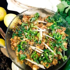 A picture of Maghaz Masala(Brain Masala) with Tandoori Roti.